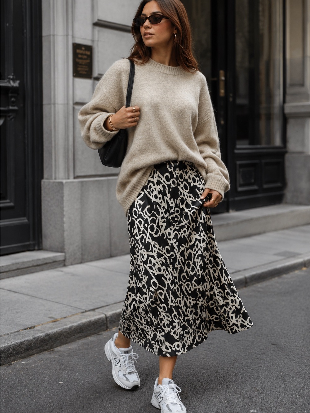 🌼H&M🌼 Black and White Graphic A-Line Matte Satin Skirt, Size 6